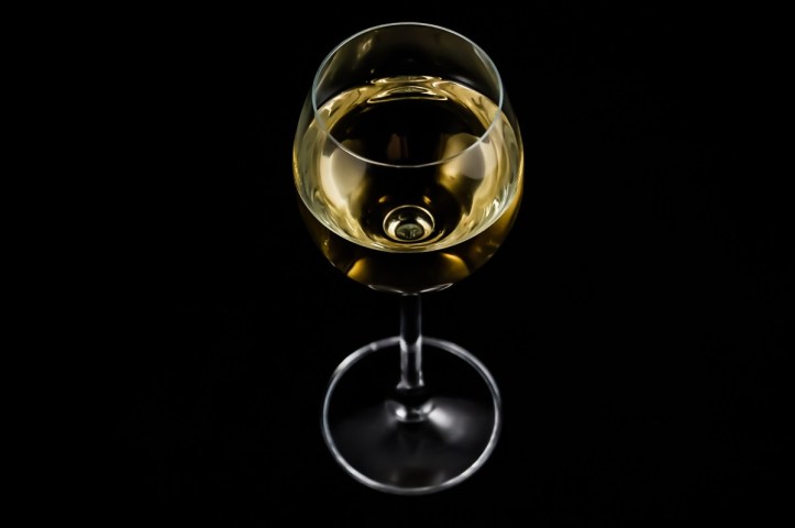 a_glass_of_wine_alcohol_white_wine_a_glass_of_wine-941457.jpg!d